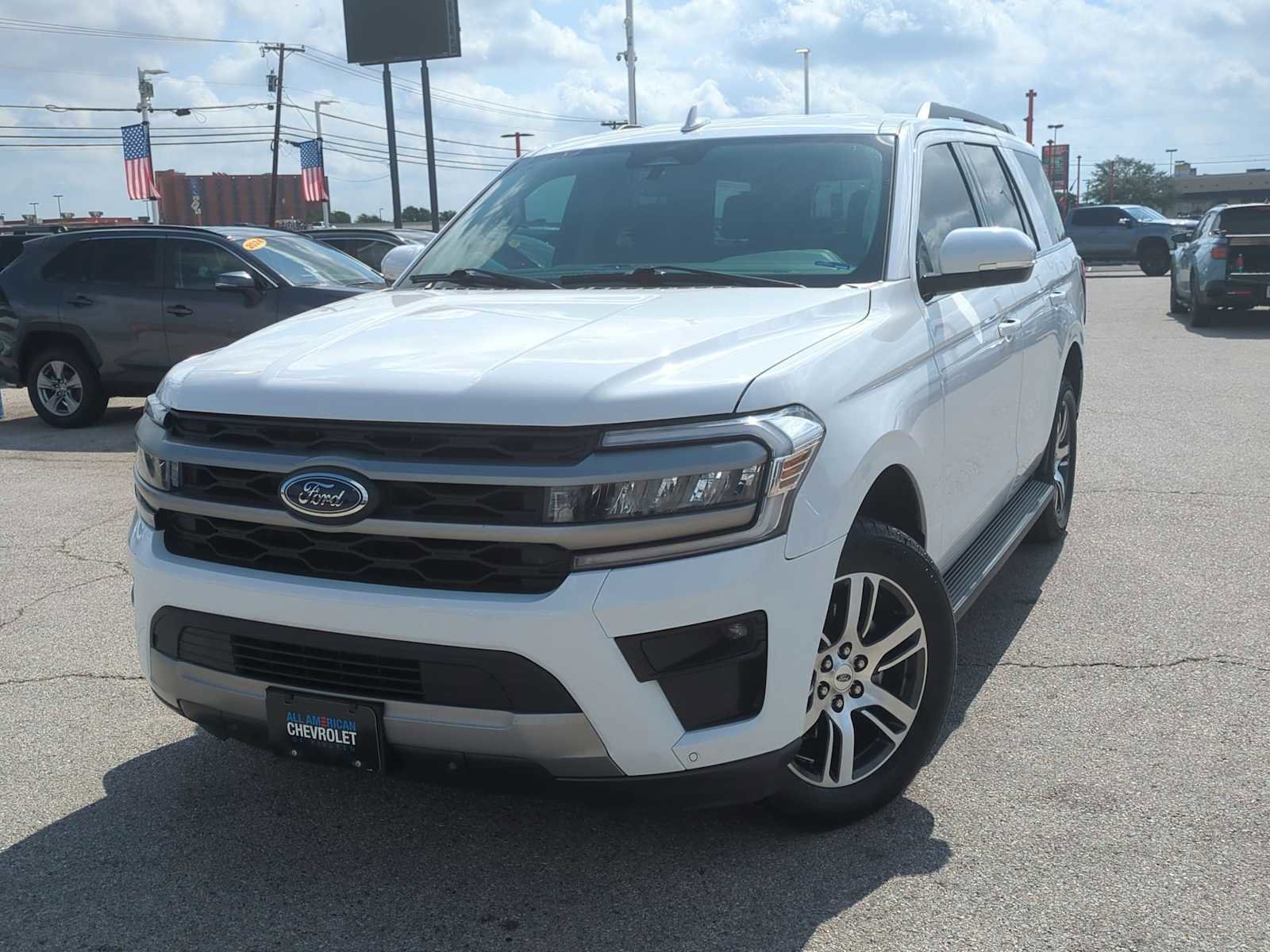 Used 2024 Ford Expedition XLT RWD image 1