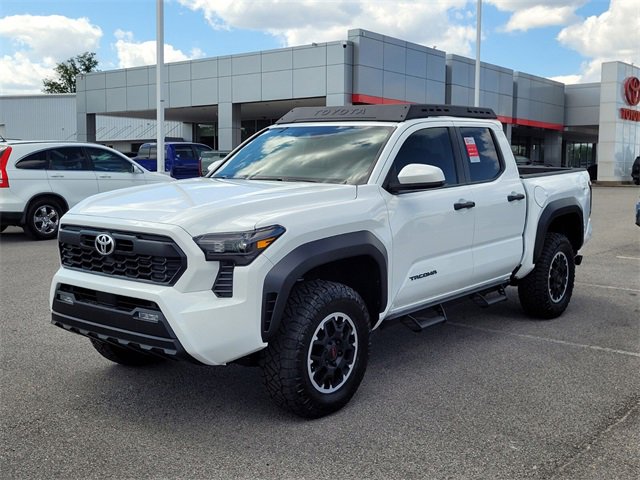 Used 2024 Toyota Tacoma TRD Off-Road image 3