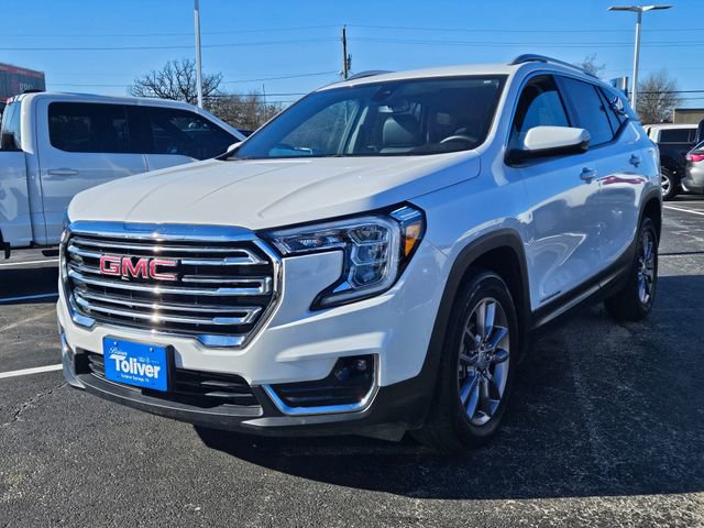 Used 2023 GMC Terrain SLT image 2