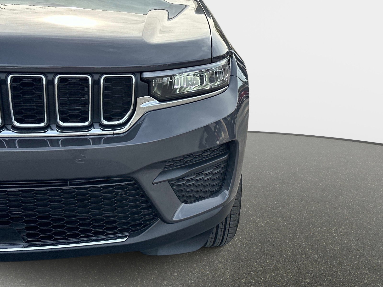 New 2025 Jeep Grand Cherokee Laredo X w/ Luxury Tech Group I AWD/4WD image 10