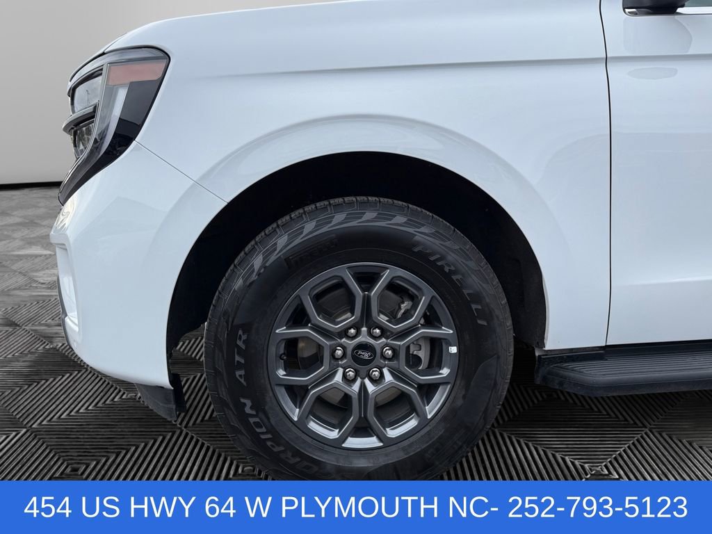 Used 2025 Ford Expedition Max Active AWD/4WD image 14
