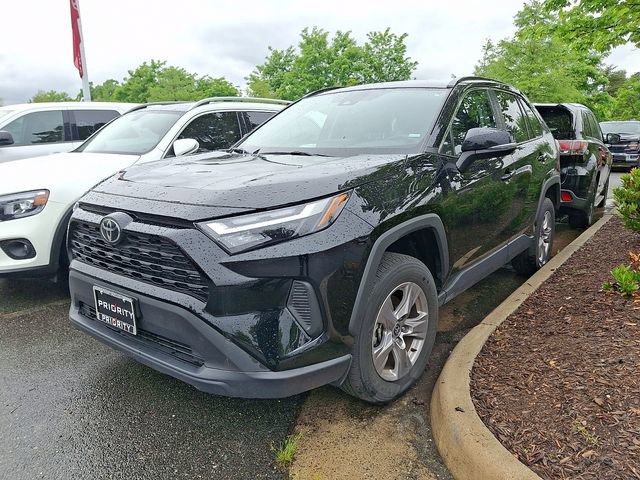 Used 2025 Toyota RAV4 XLE AWD/4WD image 2