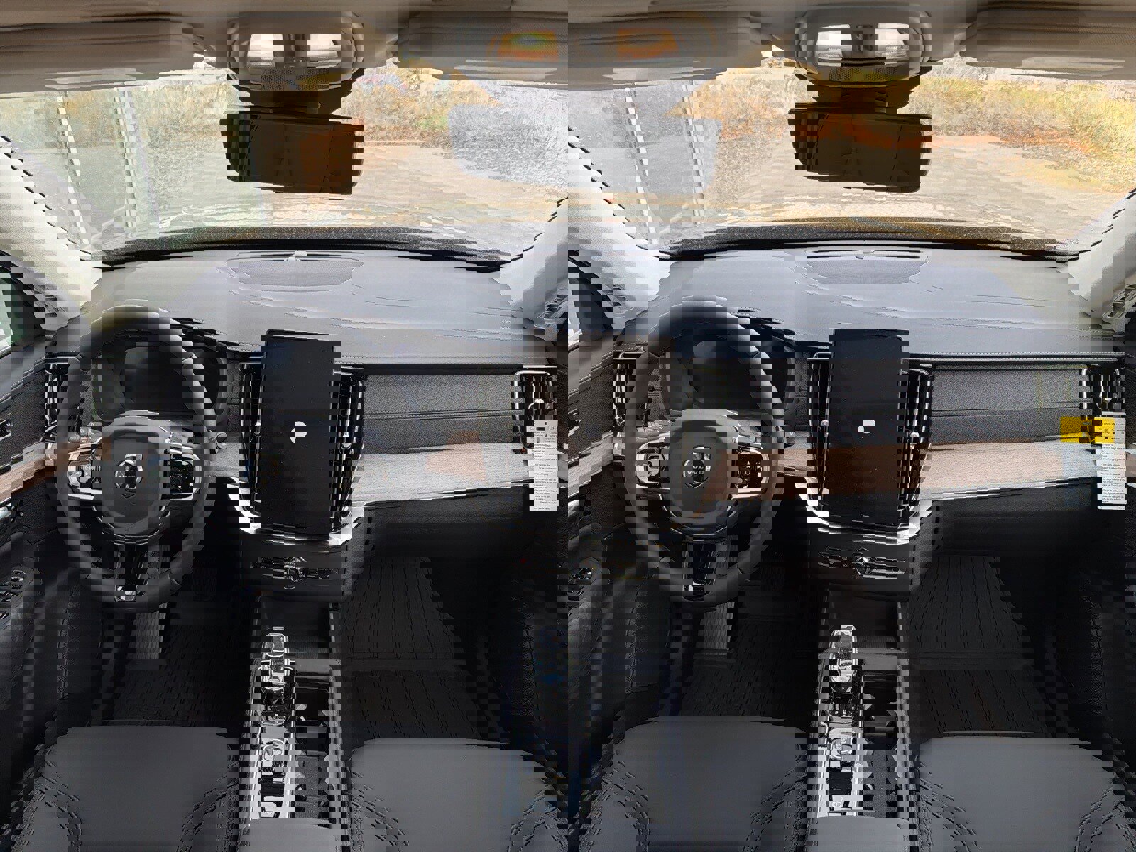 New 2026 Volvo XC90 B5 Core w/ Protection Package Premier image 9