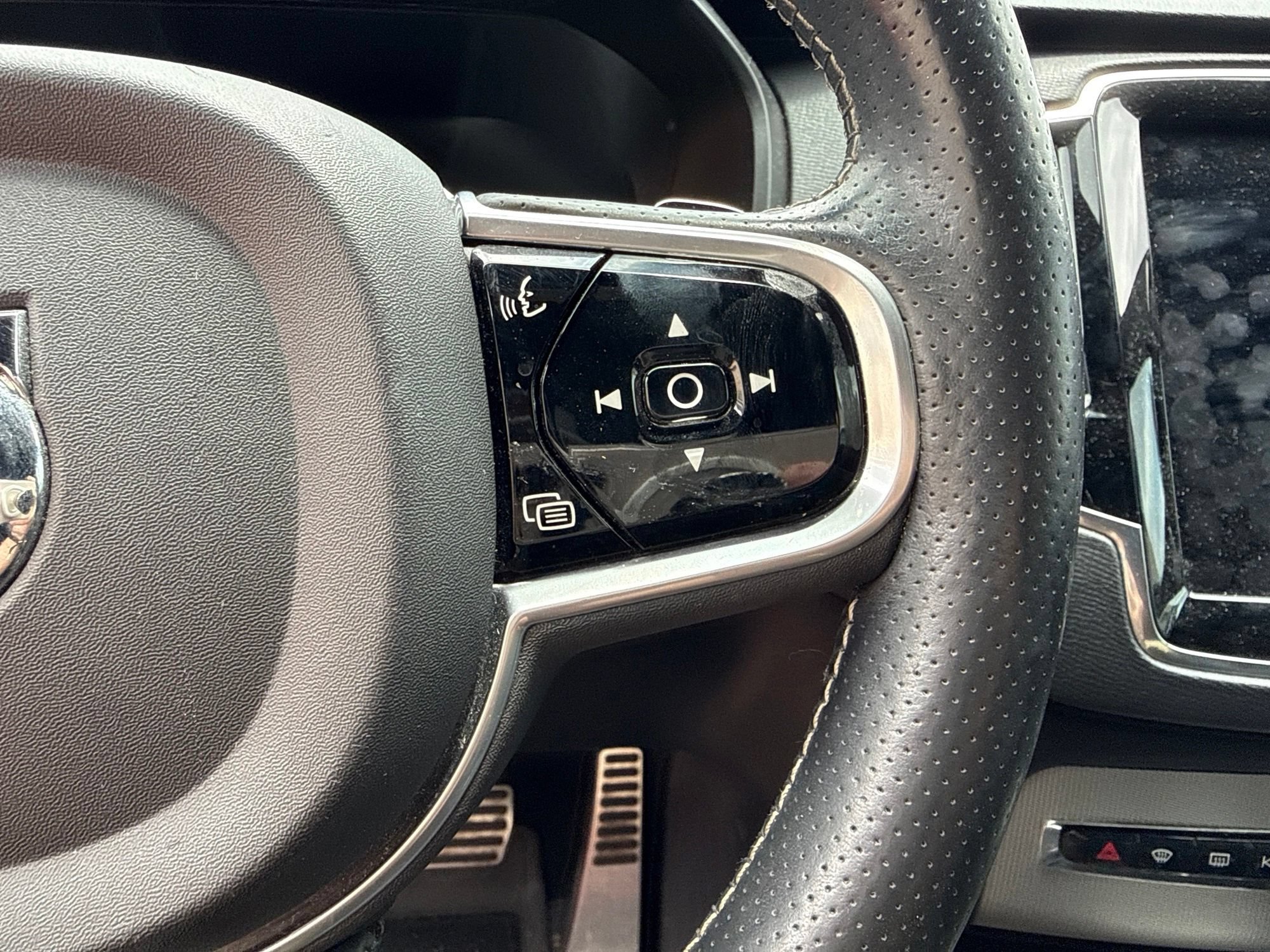 Used 2018 Volvo XC90 T5 R-Design w/ Convenience Package FWD image 13
