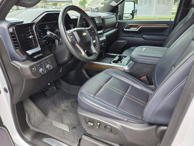 Used 2024 Chevrolet Silverado 3500 High Country w/ Technology Package AWD/4WD image 3