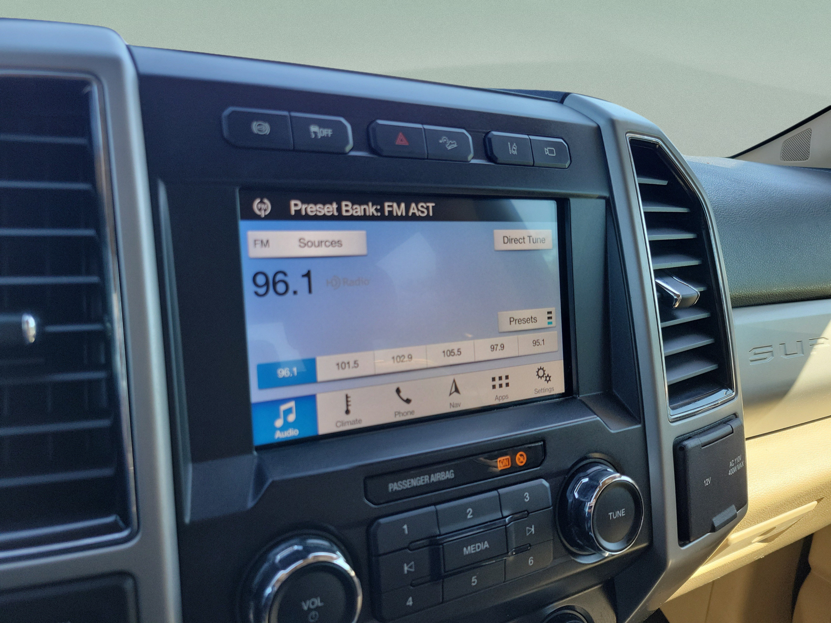 Used 2019 Ford F350 Lariat w/ Lariat Ultimate Package AWD/4WD image 29