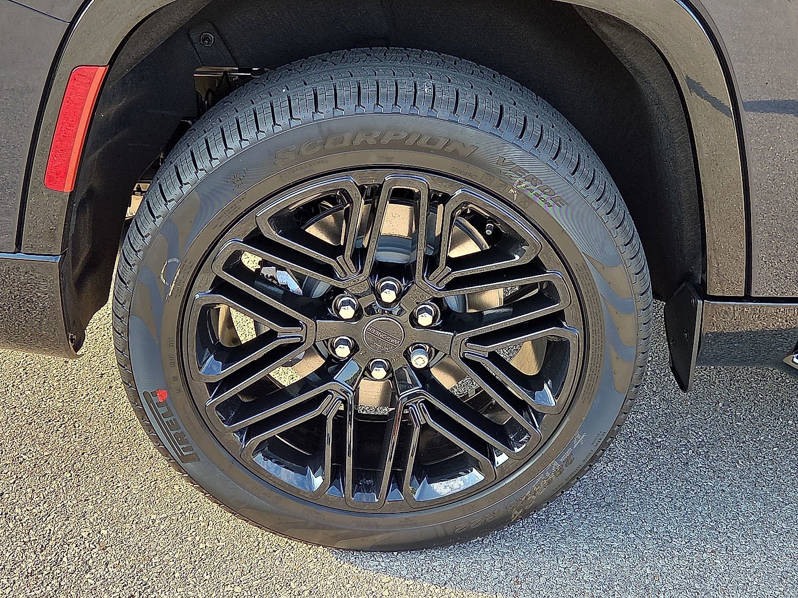 New 2025 Jeep Wagoneer L Series II w/ Premium Group I image 7