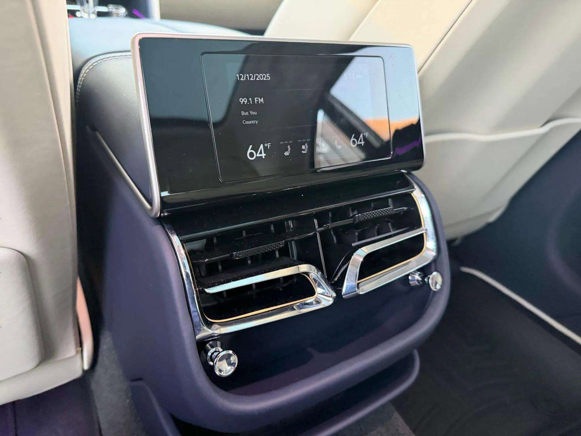 Used 2024 Bentley Flying Spur V8 image 31