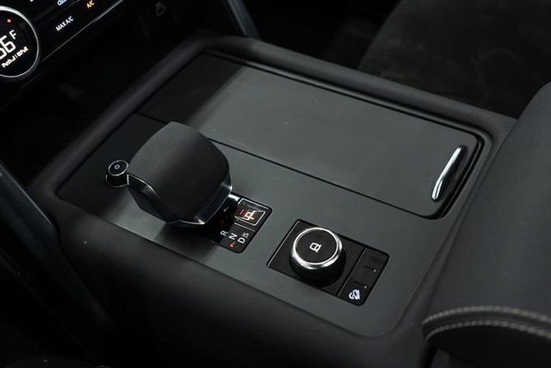 Used 2023 Land Rover Discovery S R-Dynamic image 23