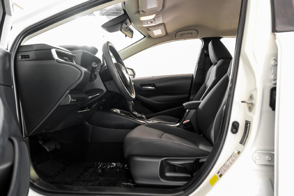 Used 2020 Toyota Corolla LE FWD image 4