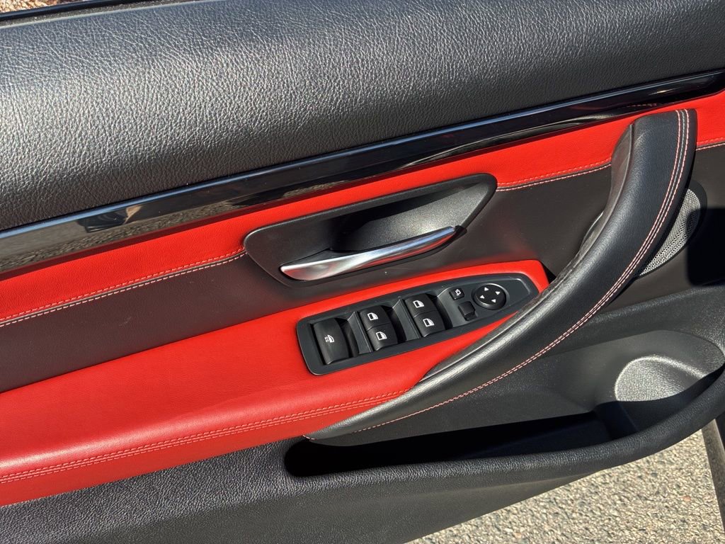 Used 2016 BMW M4 Convertible image 21