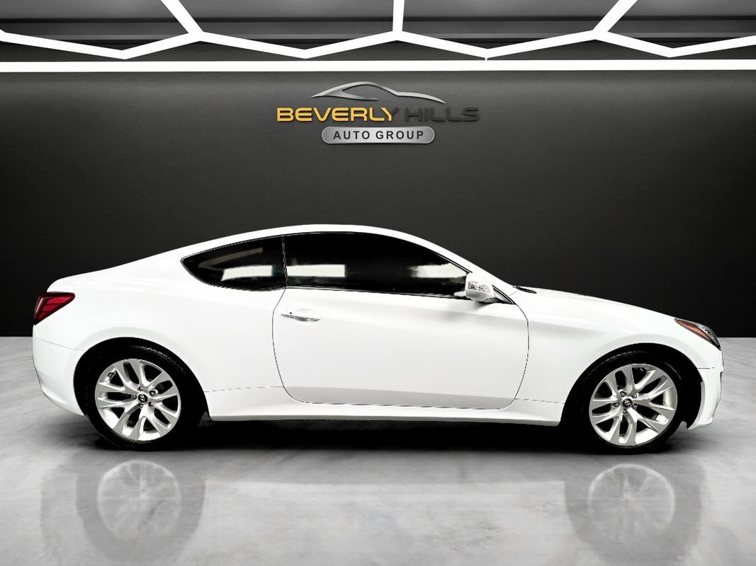 Used 2016 Hyundai Genesis 3.8 RWD image 6