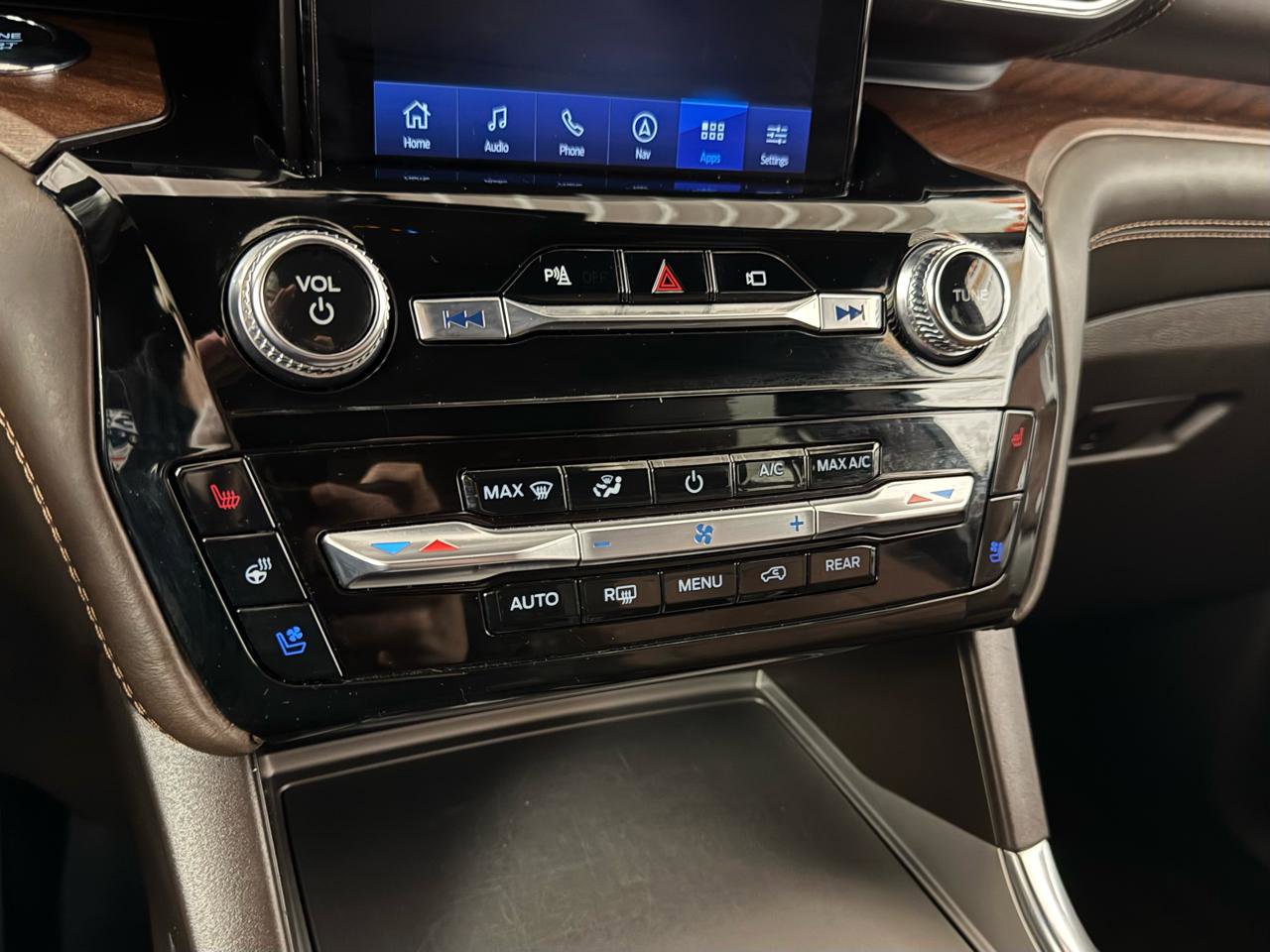 Used 2021 Ford Explorer King Ranch w/ Premium Technology Package AWD/4WD image 26