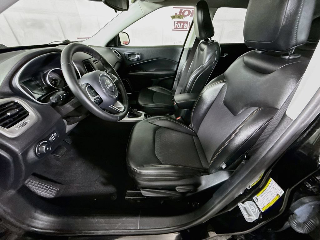 Used 2018 Jeep Compass Latitude AWD/4WD image 25