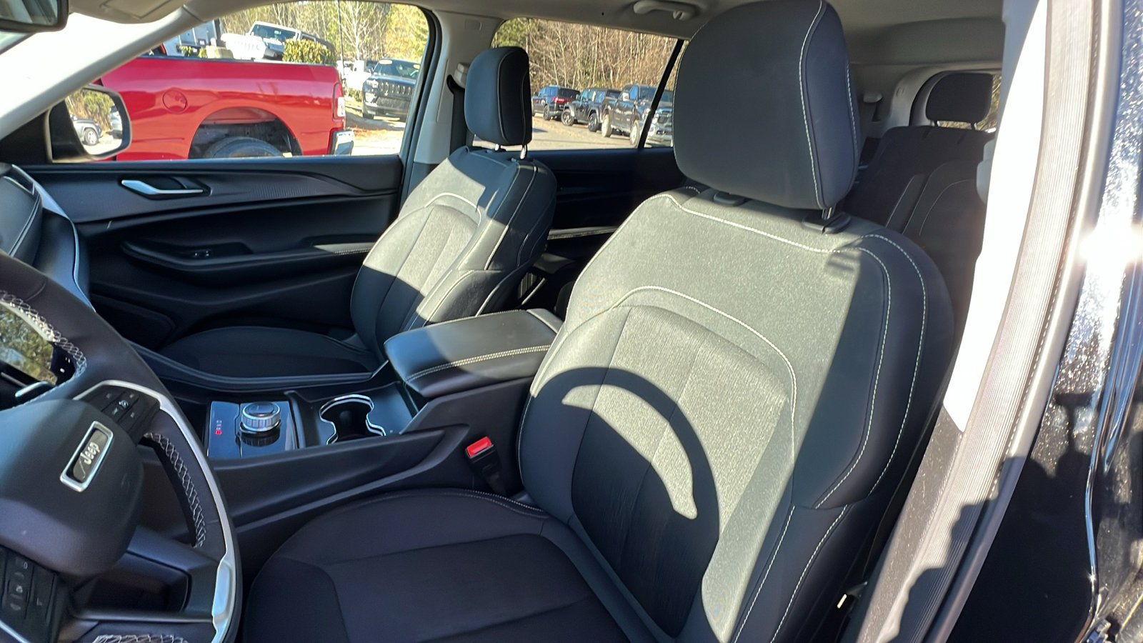 Used 2023 Jeep Grand Cherokee L Laredo image 17