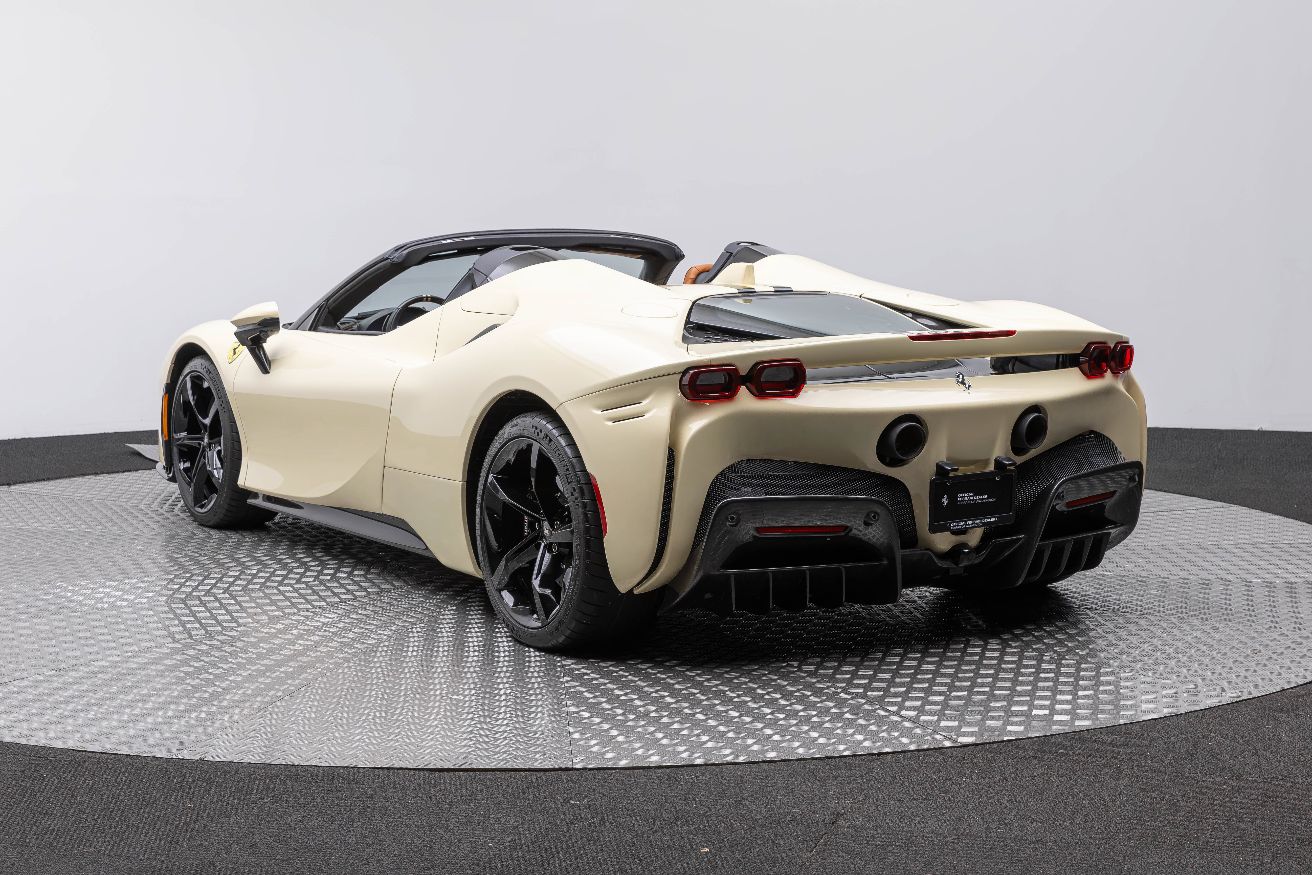 Used 2025 Ferrari SF90 Spider AWD/4WD image 3