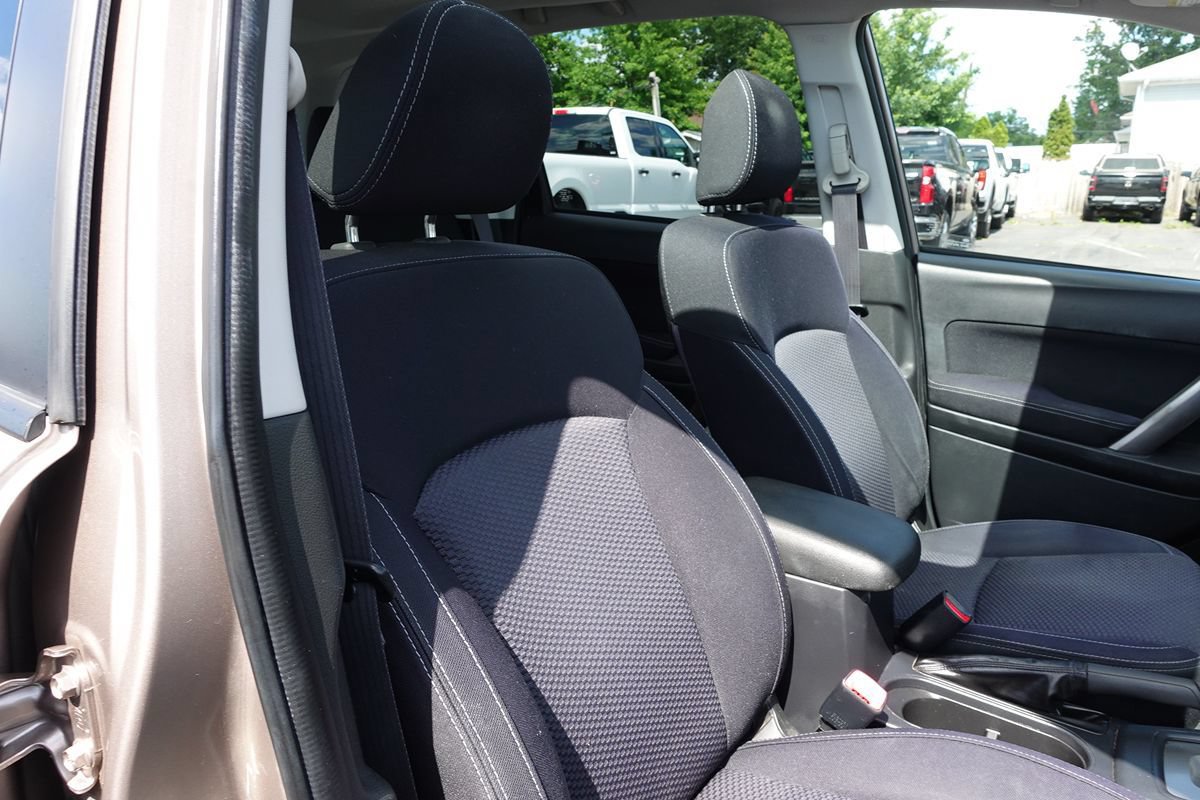 Used 2015 Subaru Forester 2.5i Premium w/ All-Weather Package AWD/4WD image 28