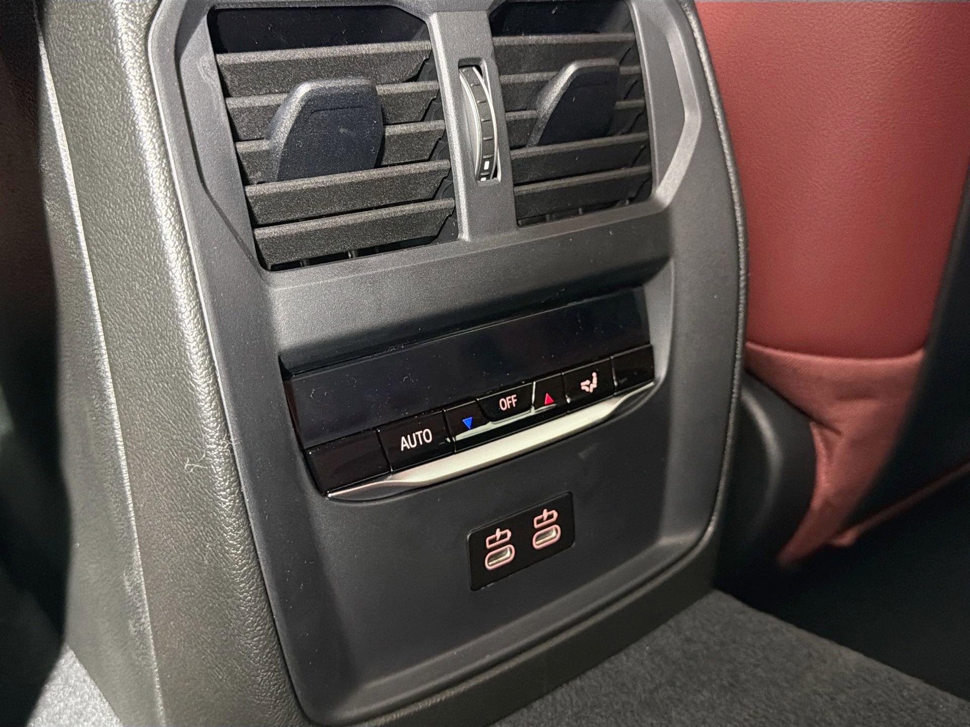 New 2026 BMW 330i xDrive Sedan w/ Premium Package image 25