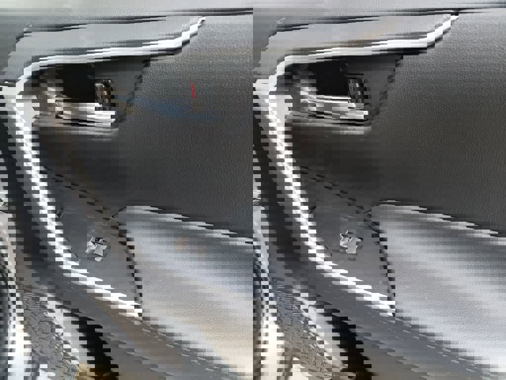 Used 2022 Toyota RAV4 XLE w/ Convenience Package image 24