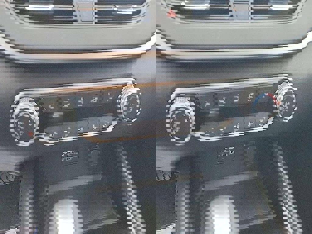 Used 2022 Nissan Altima 2.5 SV w/ SV Premium Package image 13