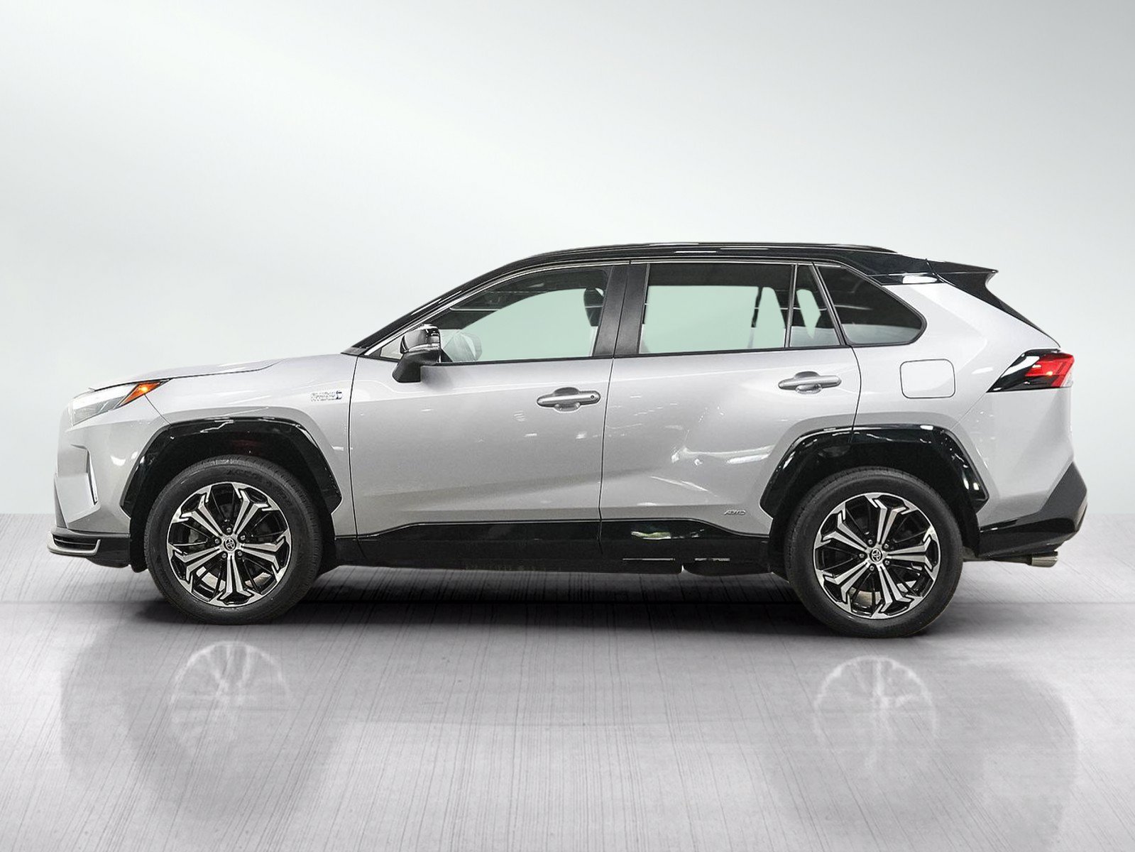 Used 2023 Toyota RAV4 XSE AWD/4WD image 2