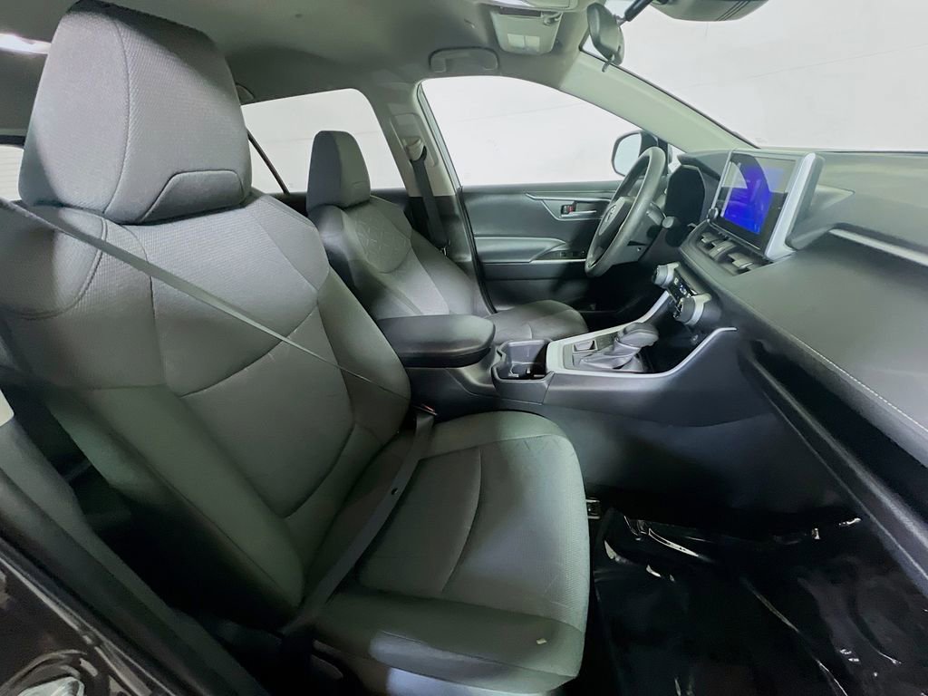 Certified 2025 Toyota RAV4 XLE AWD/4WD image 25