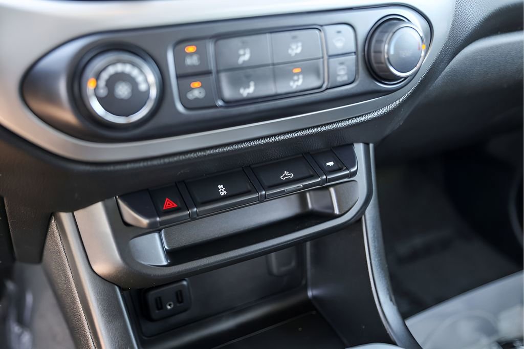 Certified 2022 Chevrolet Colorado LT w/ LT Convenience Package image 22