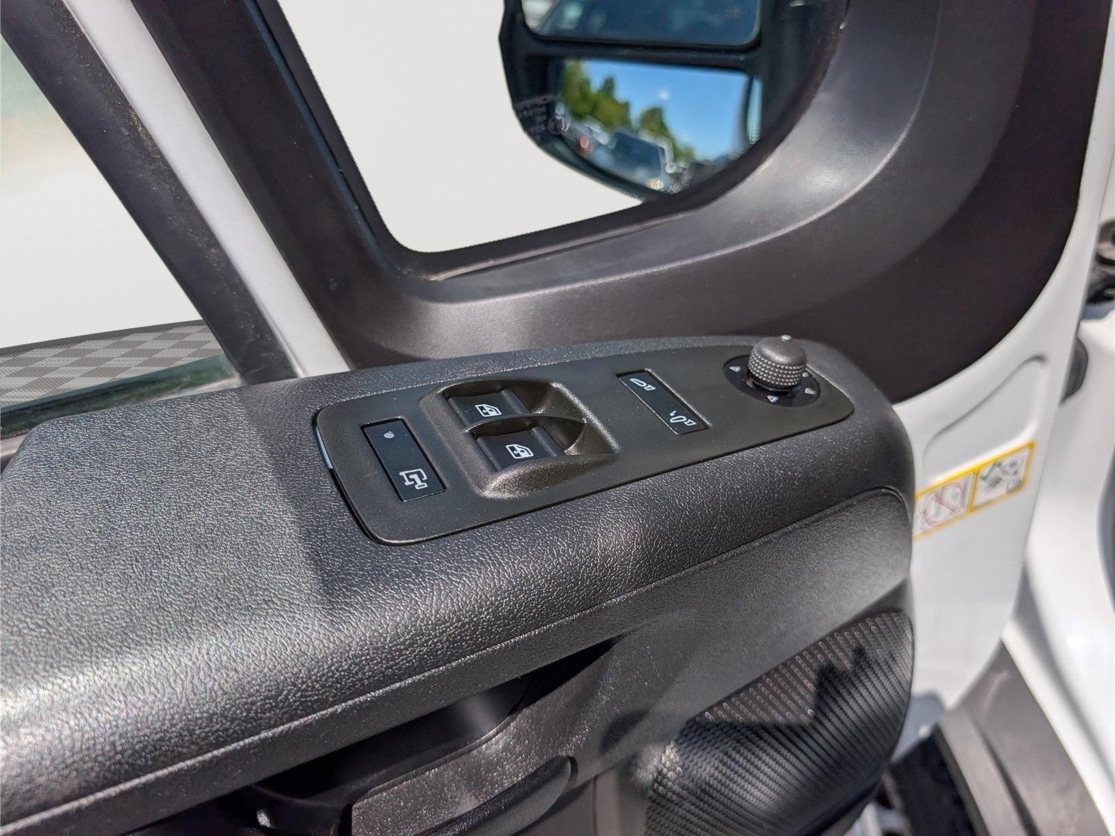 Used 2024 RAM ProMaster 2500 w/ Convenience Group FWD image 17