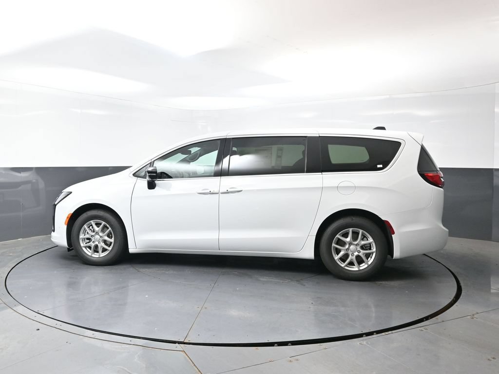 New 2027 Chrysler Pacifica Select w/ Family Tech Group FWD image 6