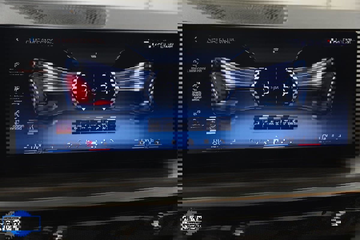 Used 2024 BMW X7 xDrive40i w/ M Sport Package image 41