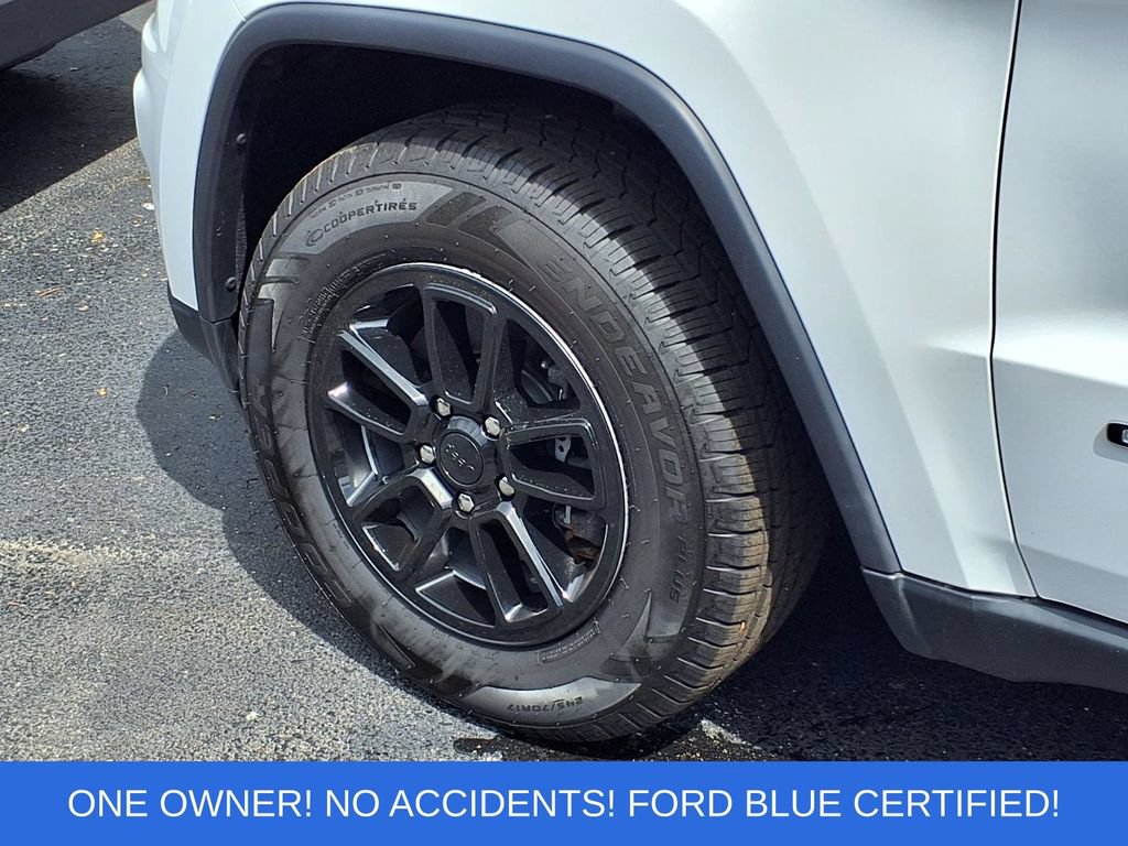 Used 2019 Jeep Grand Cherokee Laredo AWD/4WD image 25