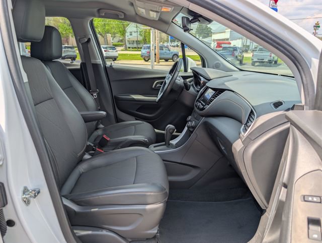 Used 2022 Chevrolet Trax LT w/ Driver Confidence Package AWD/4WD image 12