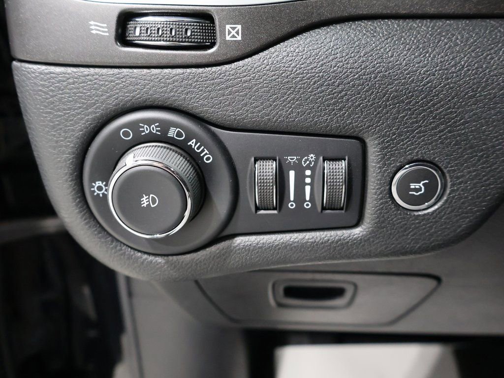 Used 2022 Jeep Cherokee Trailhawk w/ Comfort/Convenience Group image 33