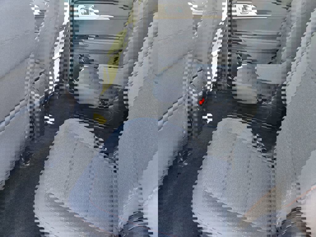 Used 2025 Ford Explorer Active AWD/4WD image 19