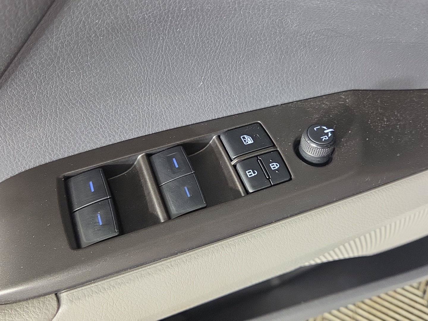 Used 2023 Toyota Camry LE AWD/4WD image 22