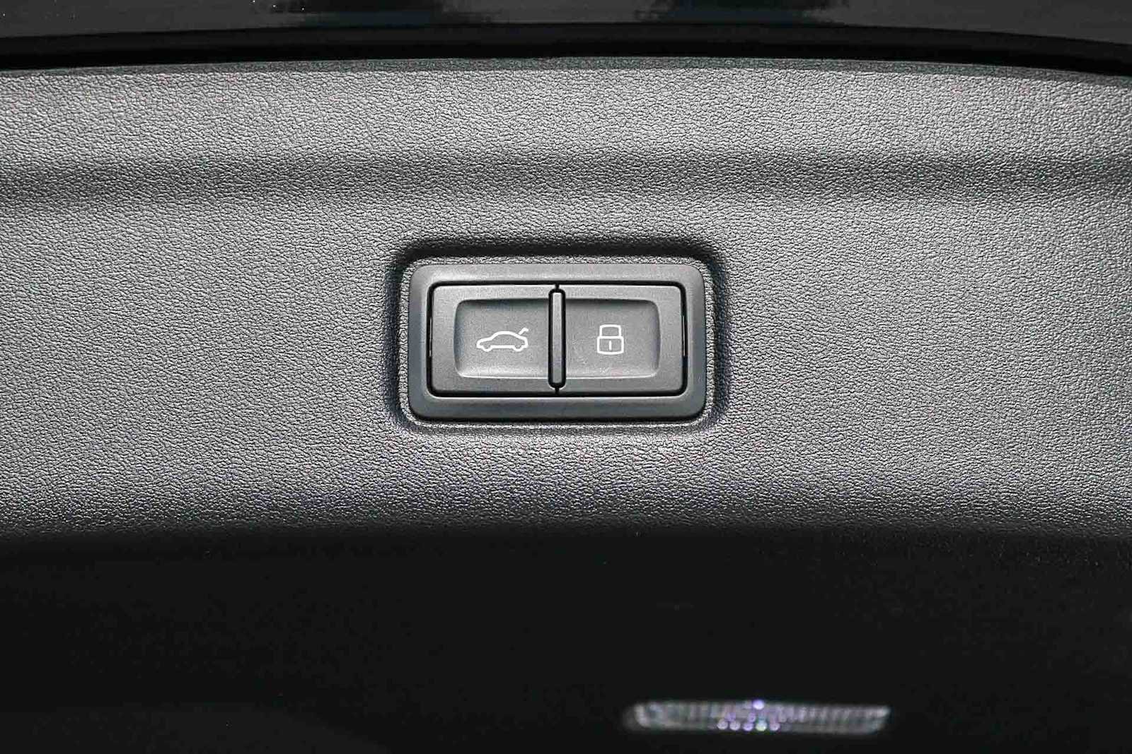 Used 2025 Audi Q6 e-tron Premium w/ Convenience Package image 41