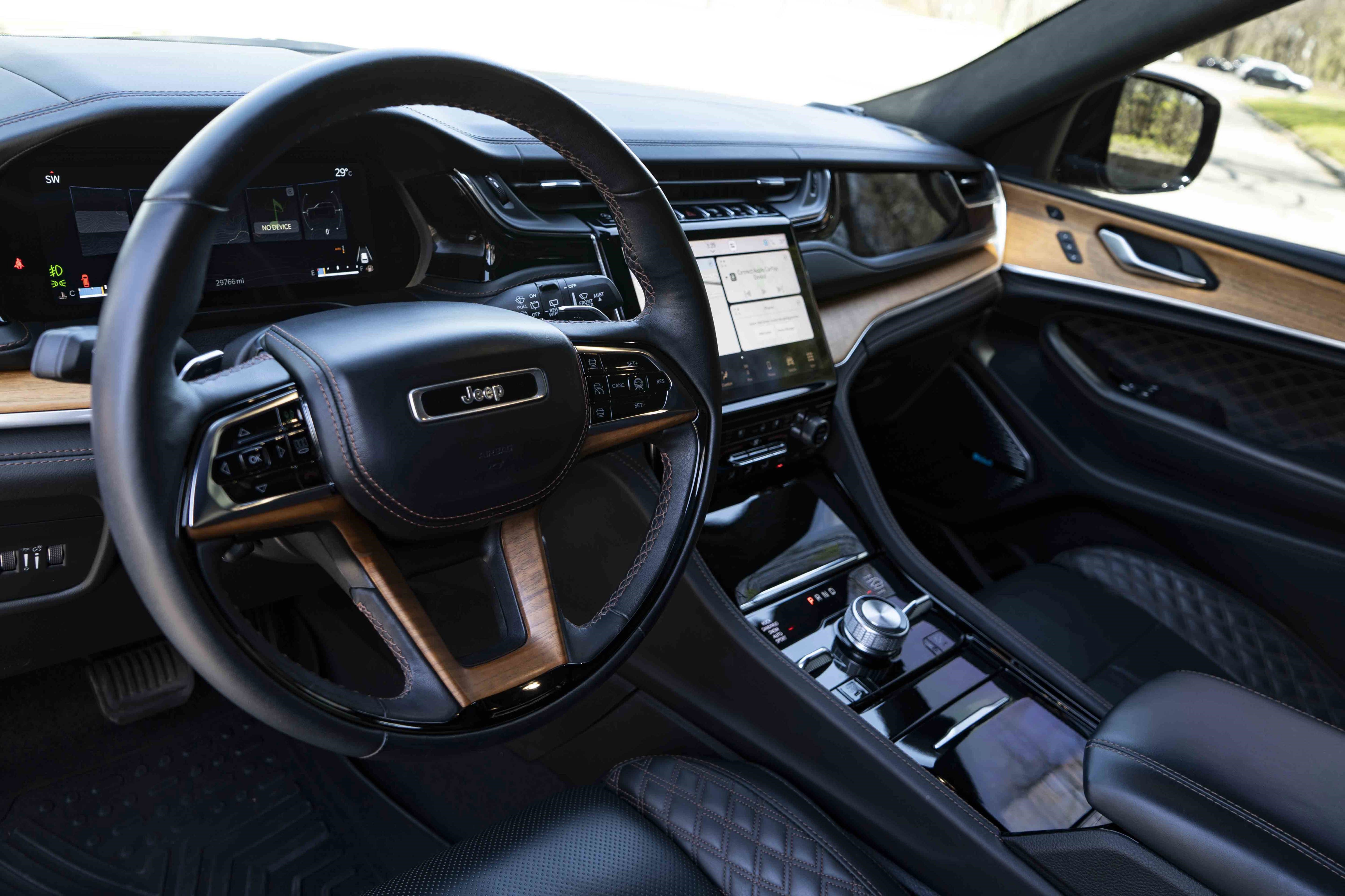 Used 2023 Jeep Grand Cherokee Summit image 18