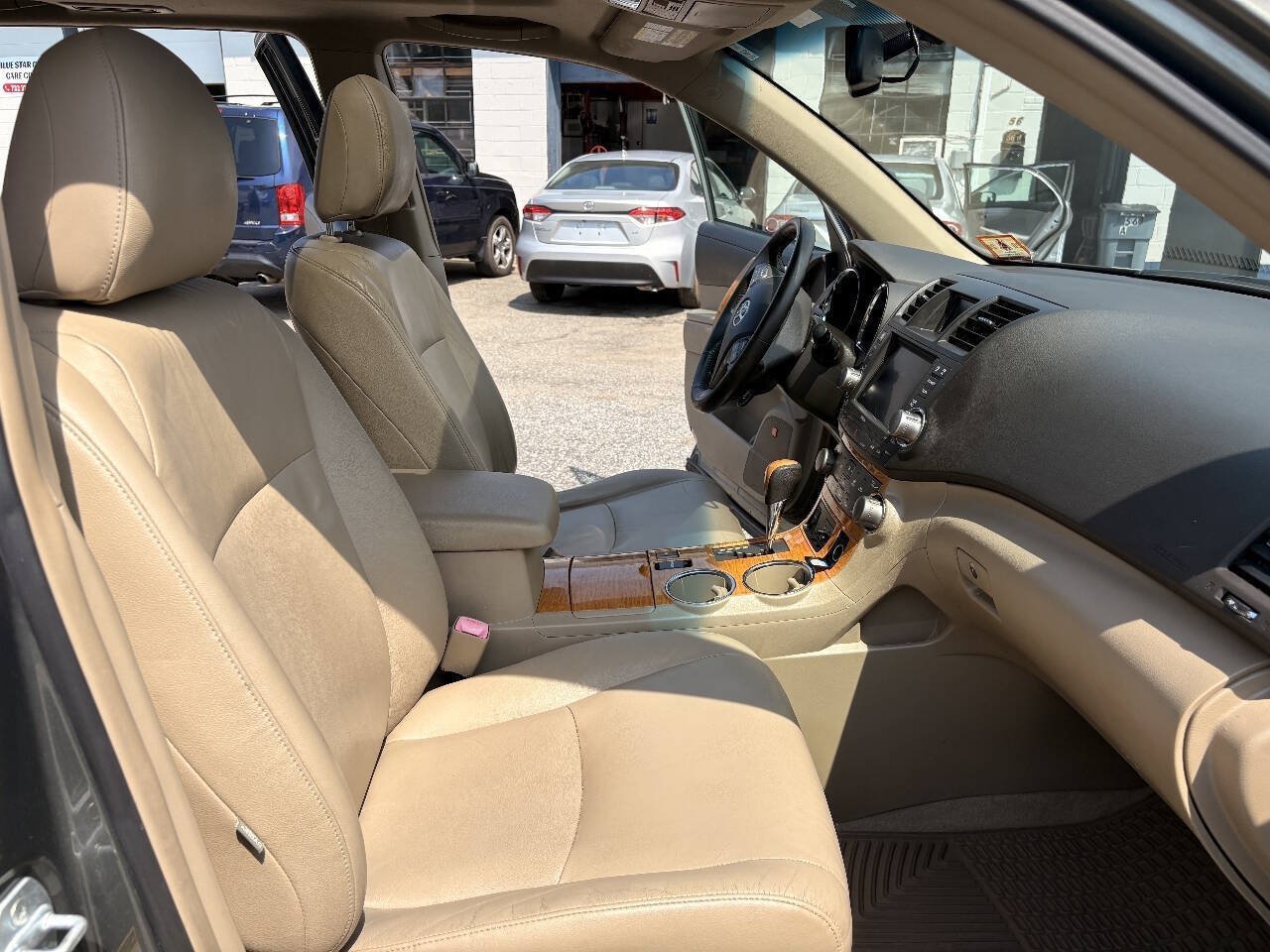 Used 2010 Toyota Highlander Limited AWD/4WD image 27
