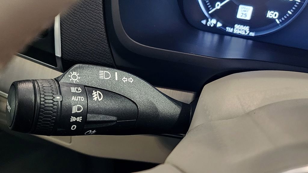 Used 2021 Volvo XC90 T5 Momentum w/ Climate Package AWD/4WD image 33