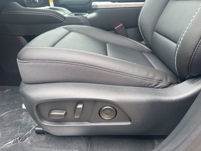 New 2026 GMC Terrain Denali w/ LPO, Black Badging Package image 14