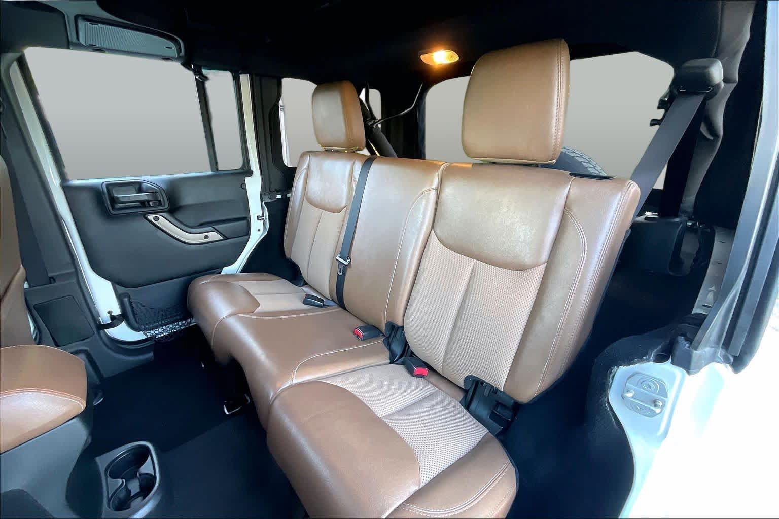 Used 2017 Jeep Wrangler Unlimited Sahara AWD/4WD image 18