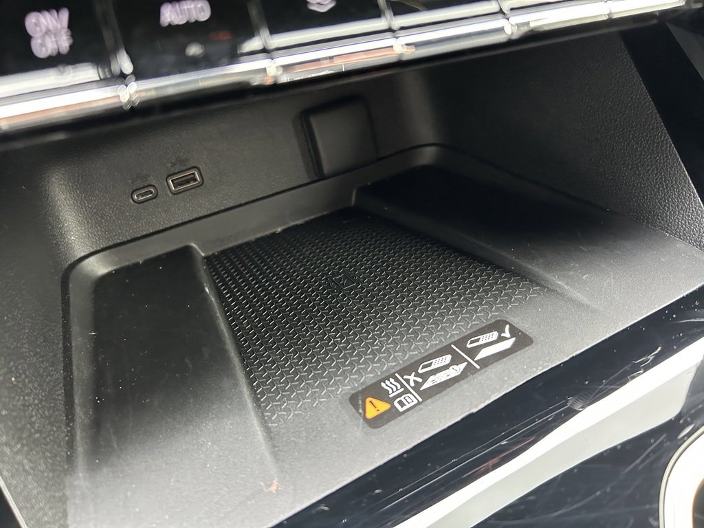 Used 2025 Chevrolet Traverse RS image 34