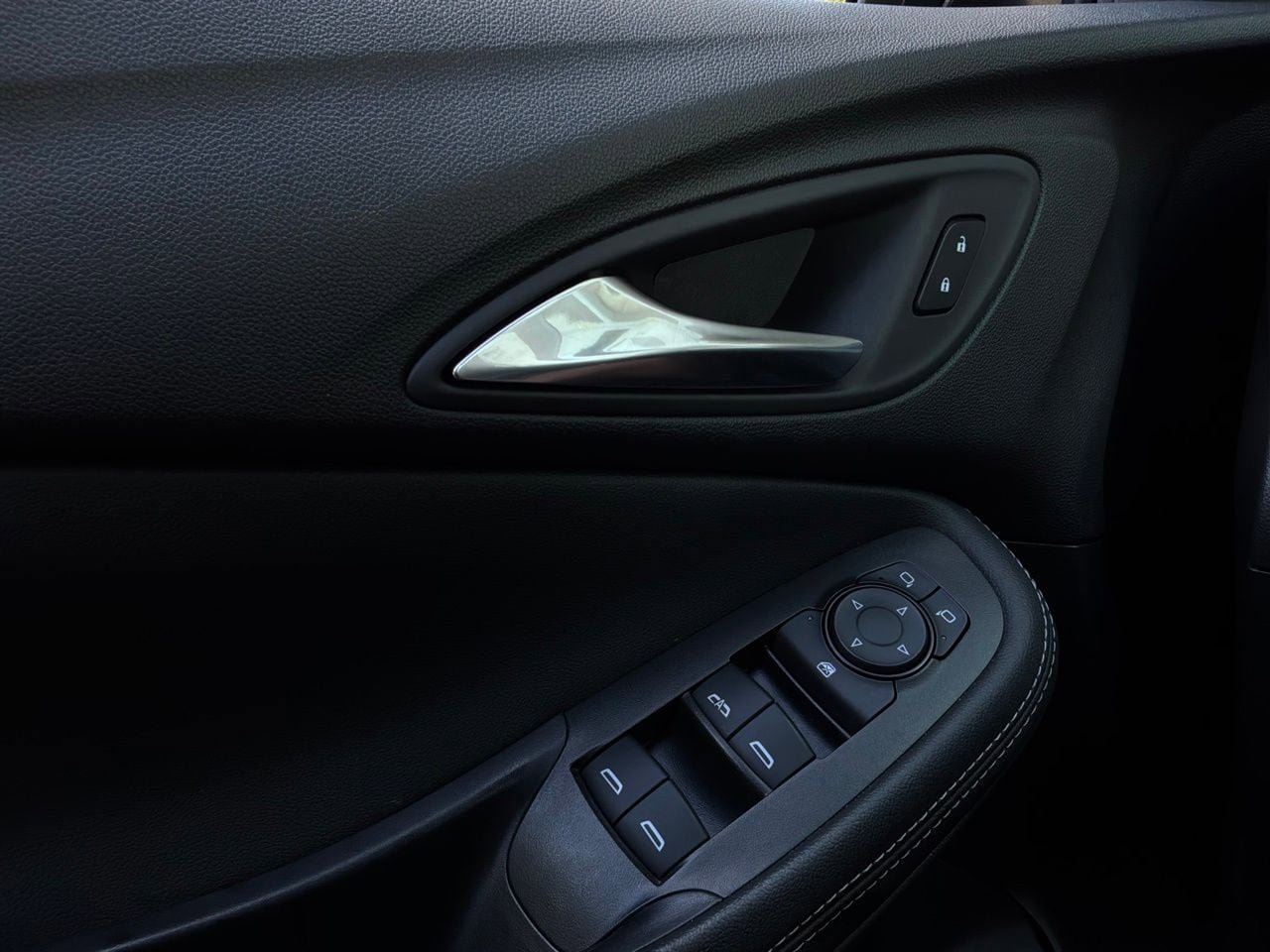 Used 2025 Buick Encore GX Preferred FWD image 19