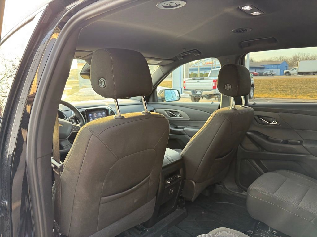 Used 2023 Chevrolet Traverse LT w/ Rear Camera Mirror Package image 14