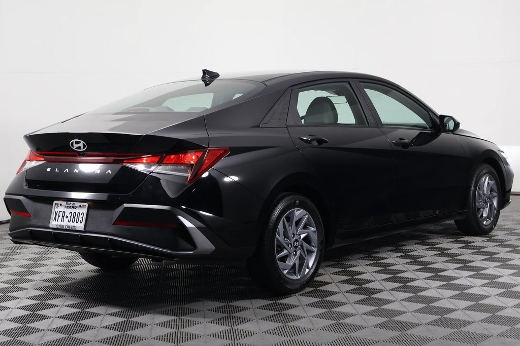 Used 2024 Hyundai Elantra SEL FWD image 4
