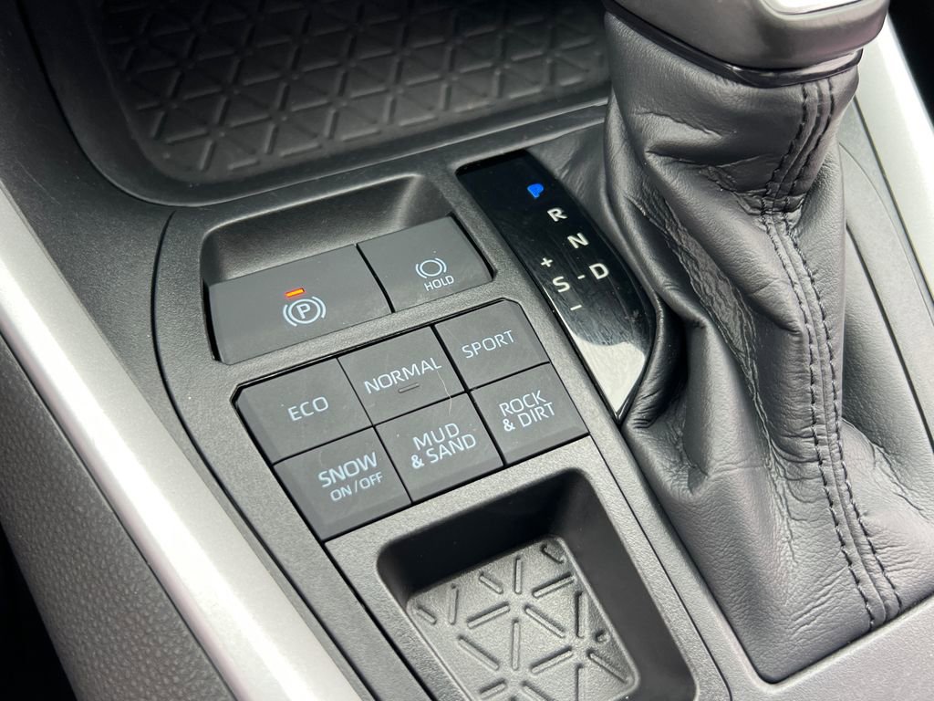 Used 2020 Toyota RAV4 XLE Premium image 25
