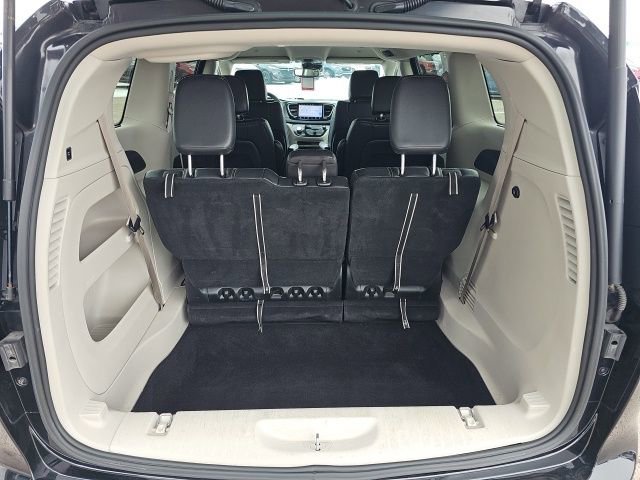 Used 2022 Chrysler Pacifica Touring-L image 31