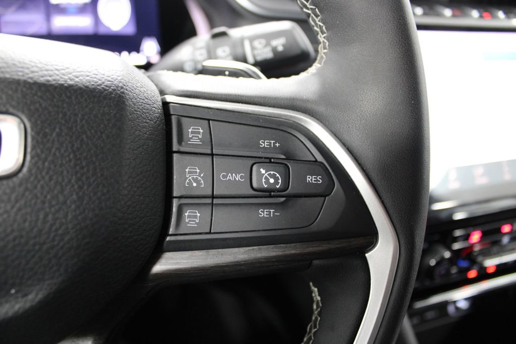 Used 2024 Jeep Grand Cherokee Limited image 23