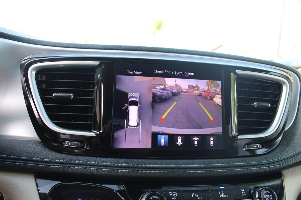 Used 2020 Chrysler Pacifica Limited w/ Advanced Safetytec Group FWD image 32