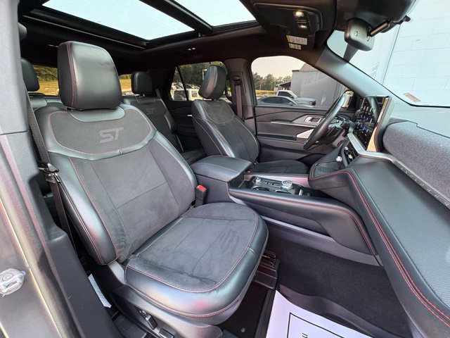Used 2025 Ford Explorer ST AWD/4WD image 29